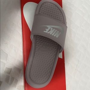 WMNS BENASSI JDI